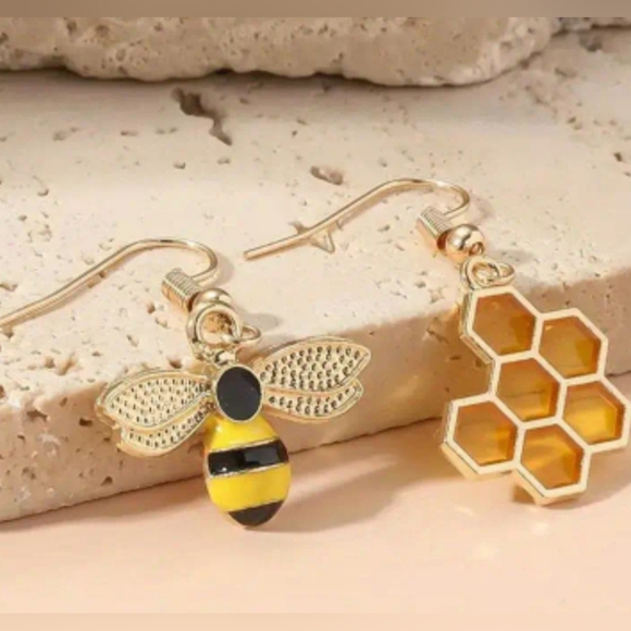 Bee & Honeycomb Decor Mismatched Drop Earrings - Picture 8 of 8